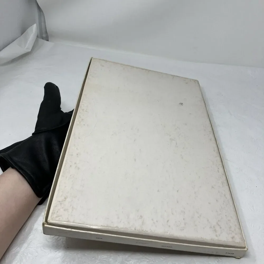 VTG Warranted Damask Tablecloth 54